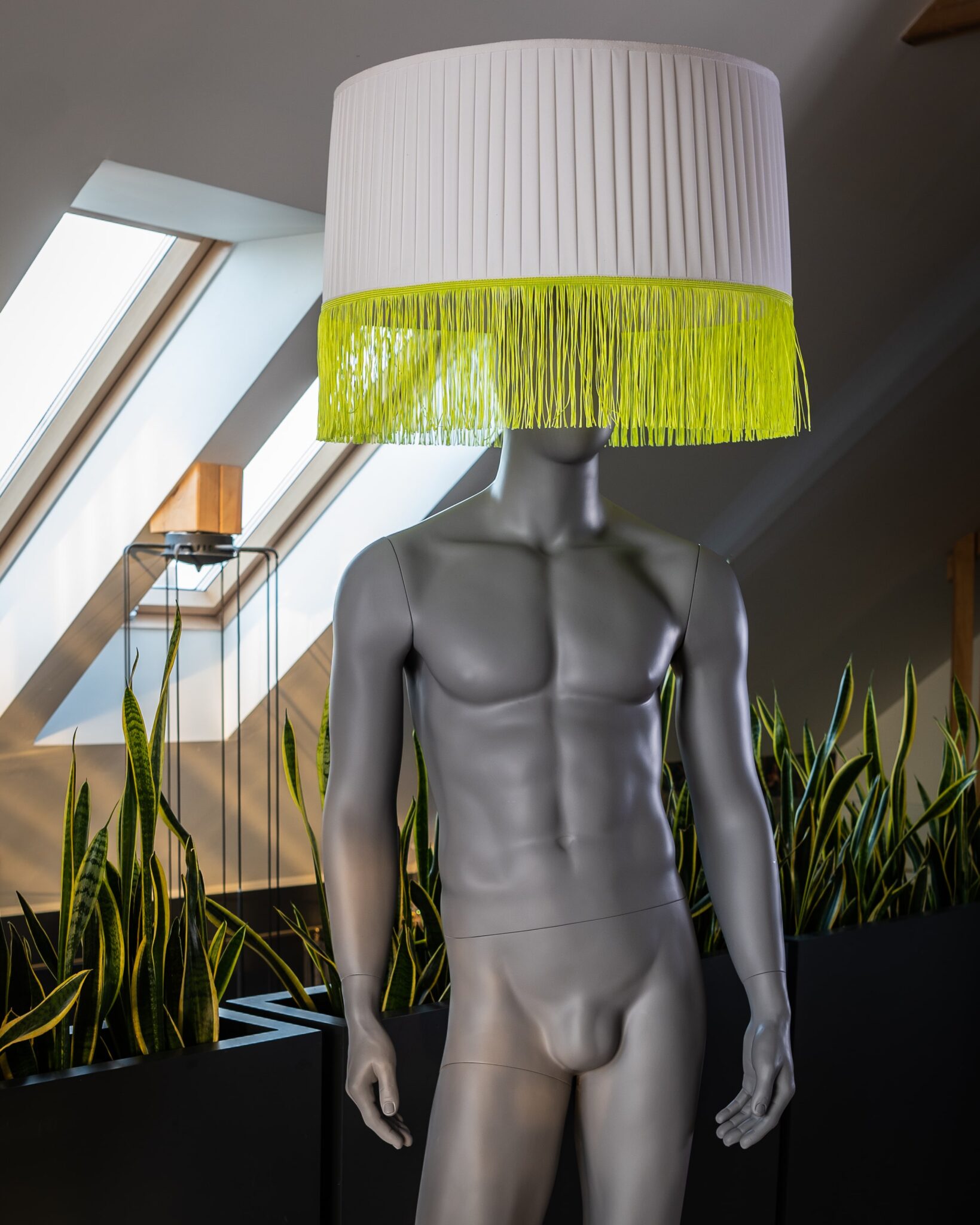 LAMPA SZARY MAT