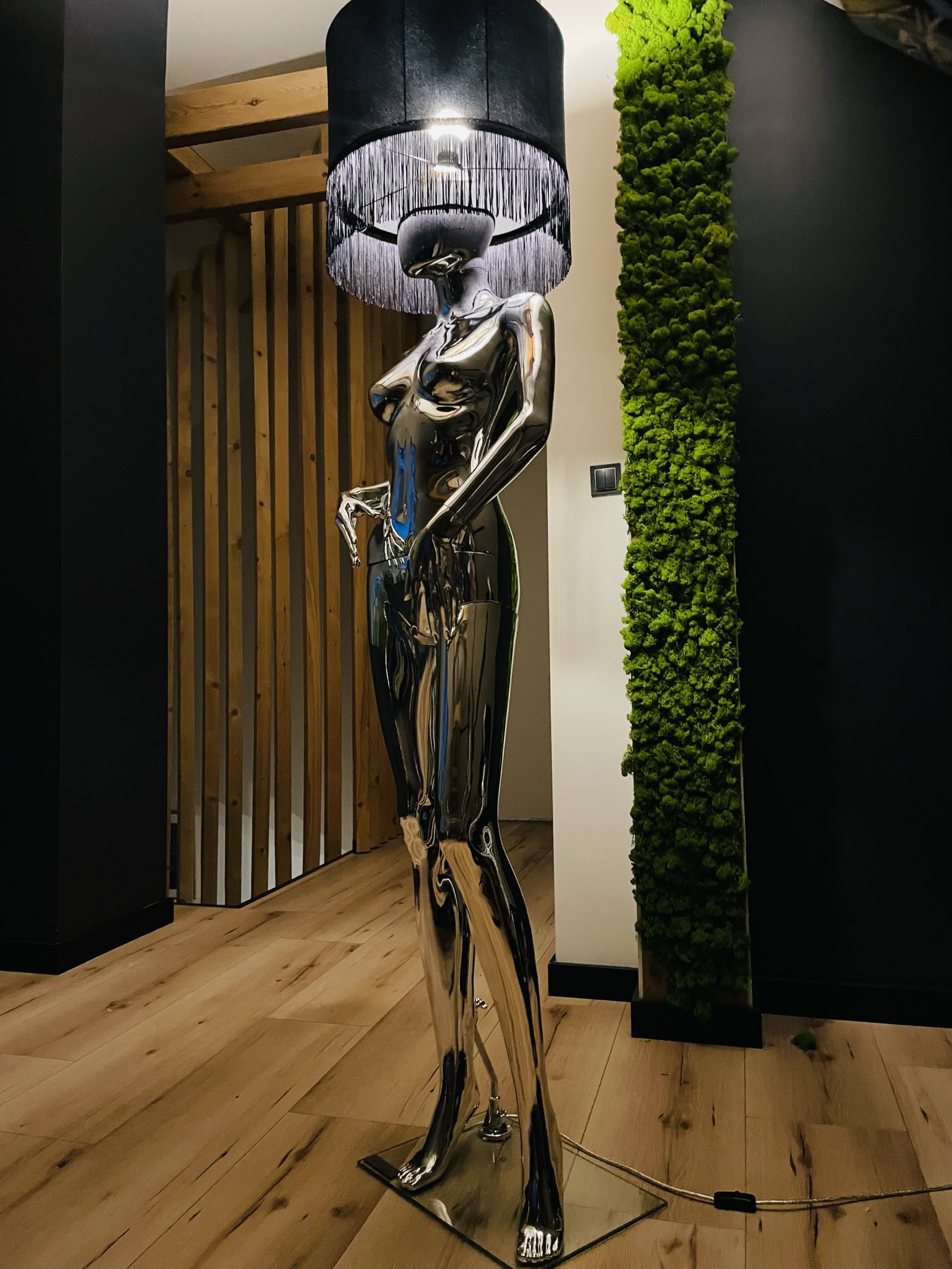 LAMPA DAMSKA