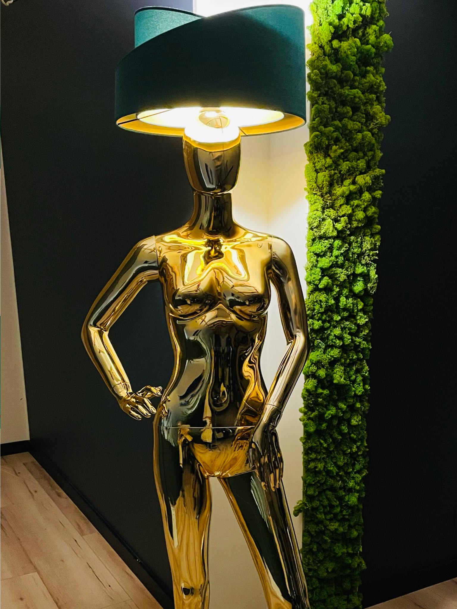 LAMPA DAMSKA