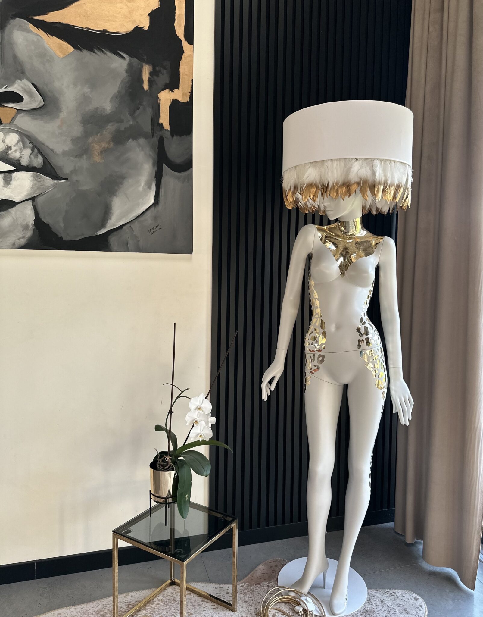 LAMPA BIAŁA BOGINI